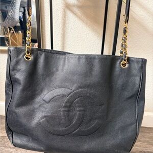 Chanel Black Leather Shoulder Bag with Gold Chain